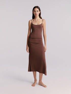 Her Senses｜时装 12WDR09J1 打褶吊带连衣裙 [ 巧克力棕BR19 ]