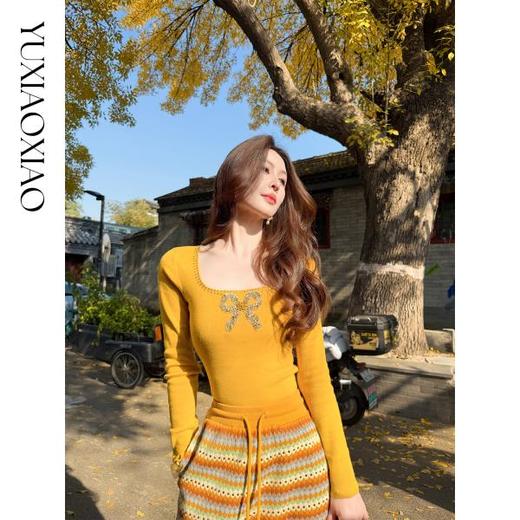 余潇潇【初心萌动】含桑蚕丝绵羊毛混纺蝴蝶结烫钻方领修身针织毛衣 商品图2