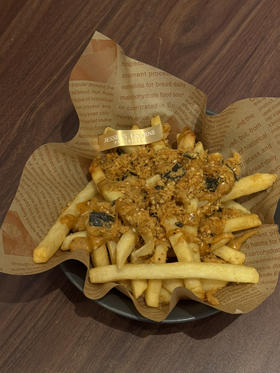 海苔肉松细薯配甜椒蛋黄酱