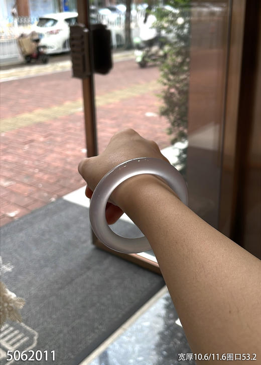 粗圆条玻璃种手镯【5062011】圈口53.2~具体价格微信咨询 商品图4