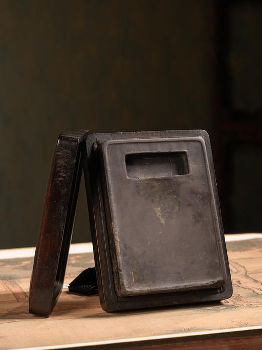 清	茫父铭长方一字池老坑端砚（红木砚盒） 商品图0