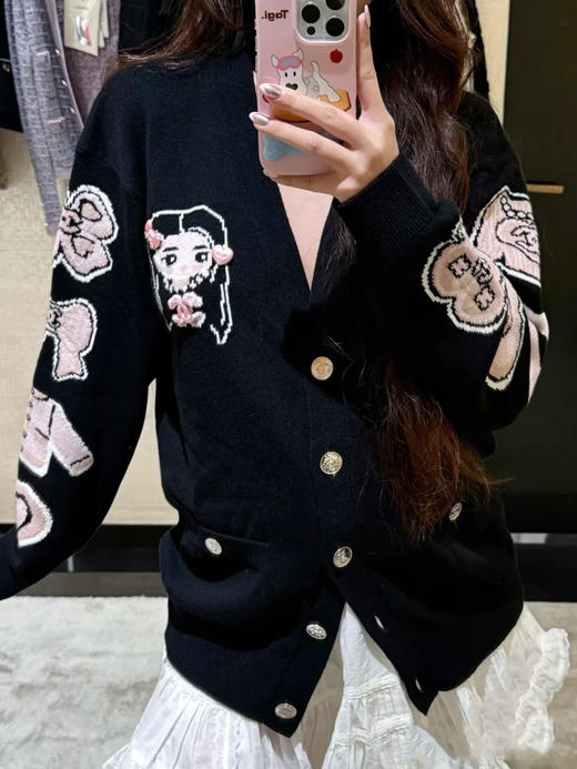 香奈儿 25秋冬新款娃娃刺绣针织开衫（TM） 商品图2