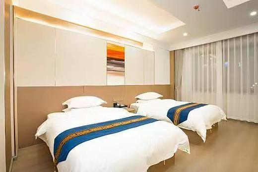 民航金盛国际酒店|金盛大床房248元，金盛双床房238元/（含双早，免费停车） 商品图1