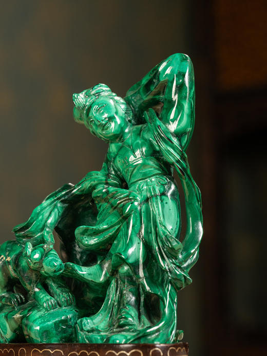 二十世纪	孔雀石雕嫦娥奔月山子摆件（红木座） 商品图3