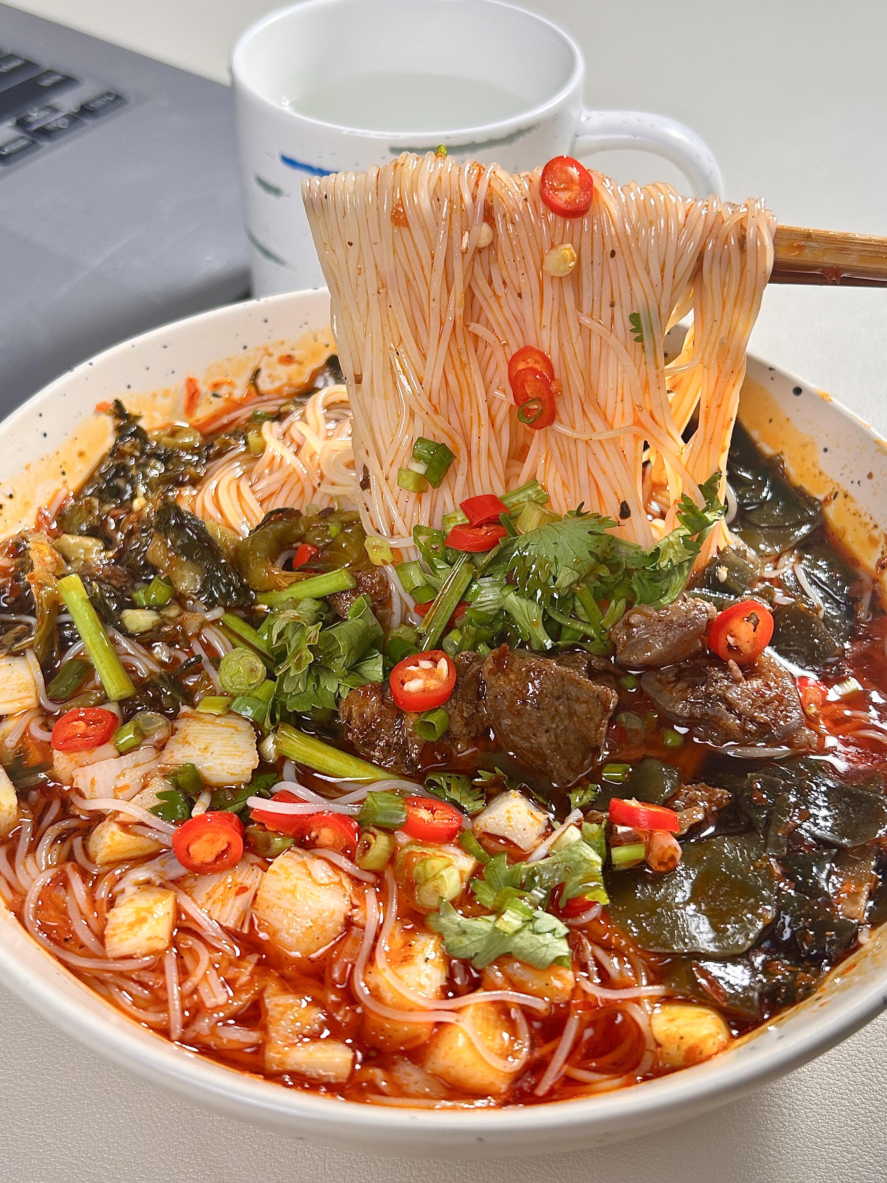 快来试试，美味非遗绵阳米粉，细粉料多堪比店里吃的味道。泡粉免煮也可以。