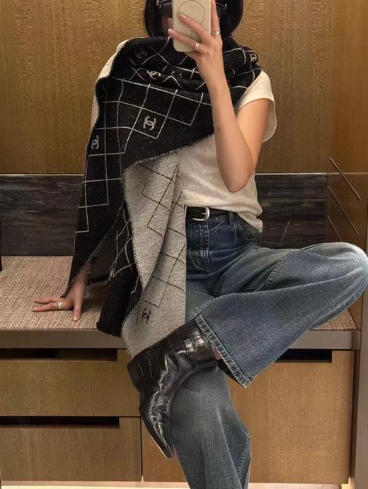 香奈儿 25A满天星双面双色提花围巾披肩（DSX） 商品图3