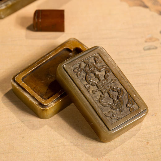 清	寿山石印章及砚（蝠寿纹双层盖盒） 商品图1