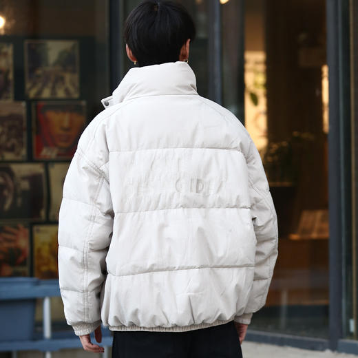 DRONKOO 2025 立领满幅肌理后幅刺绣下摆双层短款厚羽绒服 商品图4