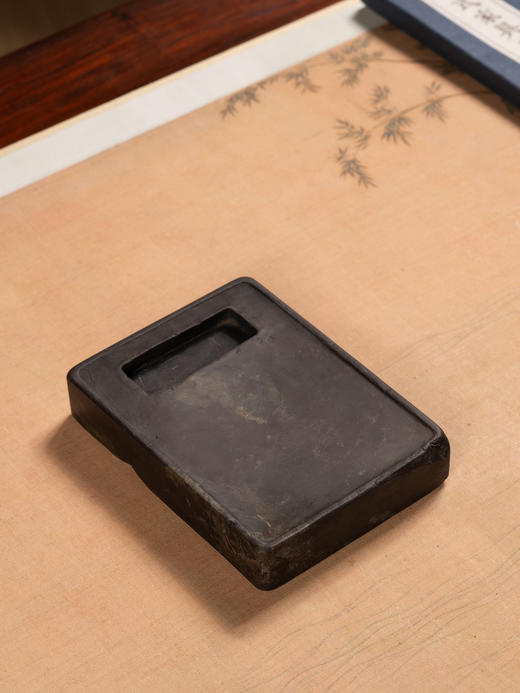 清	茫父铭长方一字池老坑端砚（红木砚盒） 商品图4