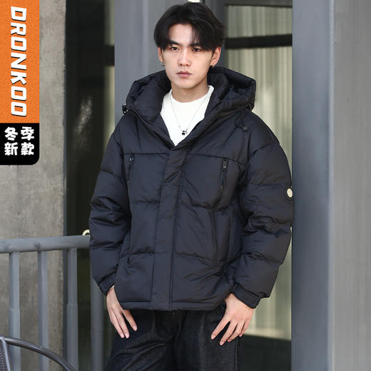 DRONKOO 2025 连帽左袖圆皮加金属标前双拉链面包短款厚羽绒服 商品图1
