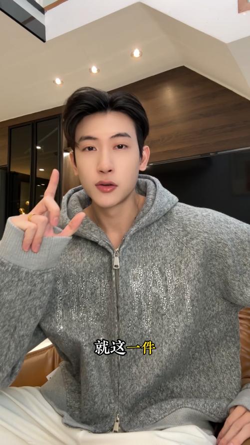 25204SDSA男士秋冬新款痞帅男装时尚简约烫钻拉链连帽针织卫衣外套百搭 商品图0