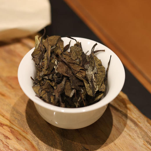 花香牡丹白茶 真材实料 自然晾晒 茶香四溢 350g/块 铁盒+礼袋包装 商品图3