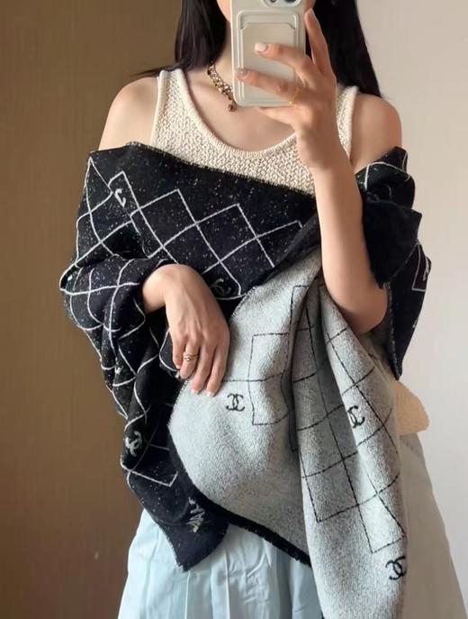 香奈儿 25A满天星双面双色提花围巾披肩（DSX） 商品图4