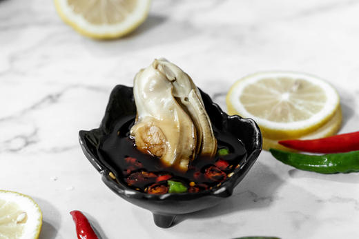 【排单发货】牡蛎/生蚝 鲜甜肥美 来自乳山洁净海湾生长 清洗干净外壳后蒸食：冷水下锅蒸 上汽3-4分钟关火后开壳 大中小规格可选，有5-10%左右的损耗属正常情况。⭐️顺丰陆运 商品图5