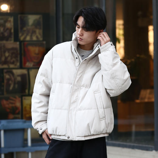 DRONKOO 2025 立领满幅肌理后幅刺绣下摆双层短款厚羽绒服 商品图3