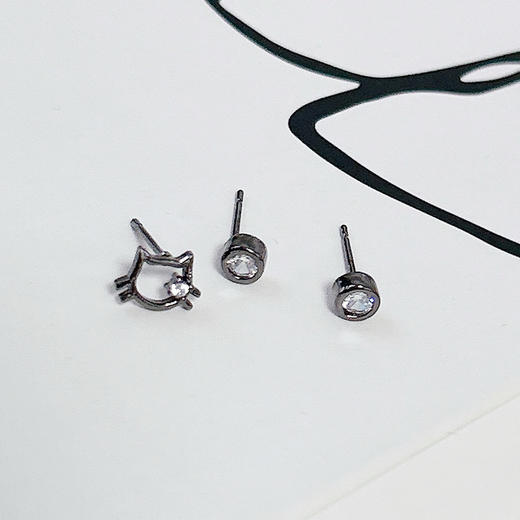 KT猫镂空镶钻耳钉精致气质耳饰-纪念日百货门店同款167596272 商品图3