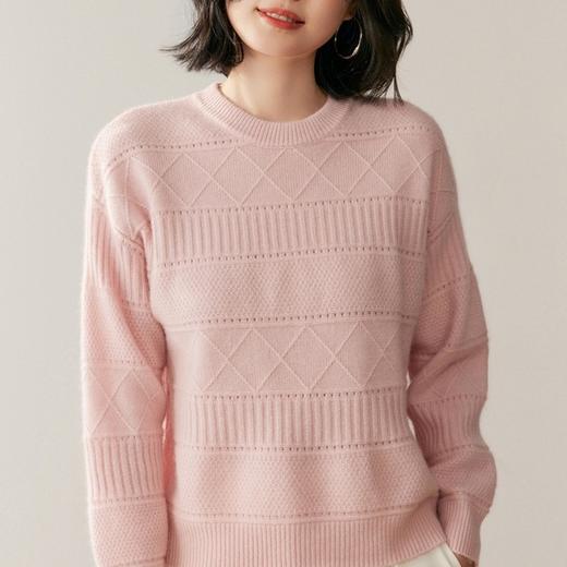「自」全新升级【铂金会员487/天猫659/差价172】(72343)洛诗琳气质菱形提花羊绒衫2025秋冬新款显瘦圆领针织毛衣 商品图3