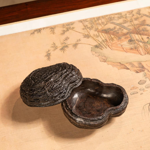 清	紫檀配沉香木雕灵芝纹随形香盒 商品图3