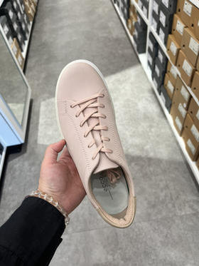 好折！两款小粉鞋ECCO爱步板鞋休闲鞋只要¥599直邮到手