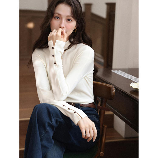 鹿向南「素袂清姿」杏色长袖半高领上衣女秋冬季新款修身内搭T恤 商品图1