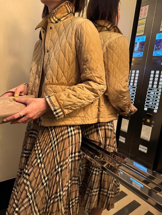 巴宝莉 25年秋冬系列 强势上新 短款棉服外套(KX*MM) 商品图6