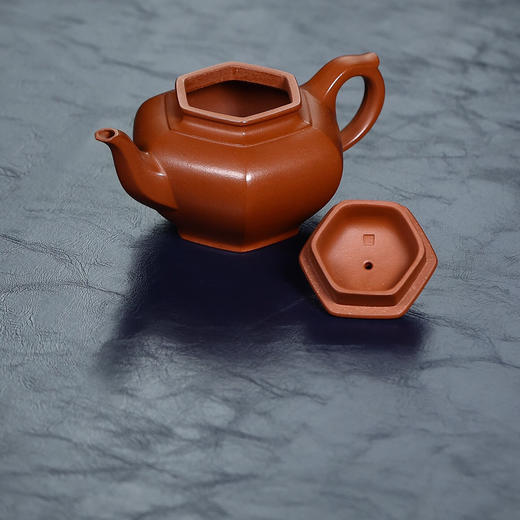 【青山特惠】全手工宜兴原矿朱泥六方笑樱紫砂壶.210cc 周玉奇（大拍级陶手） 商品图5