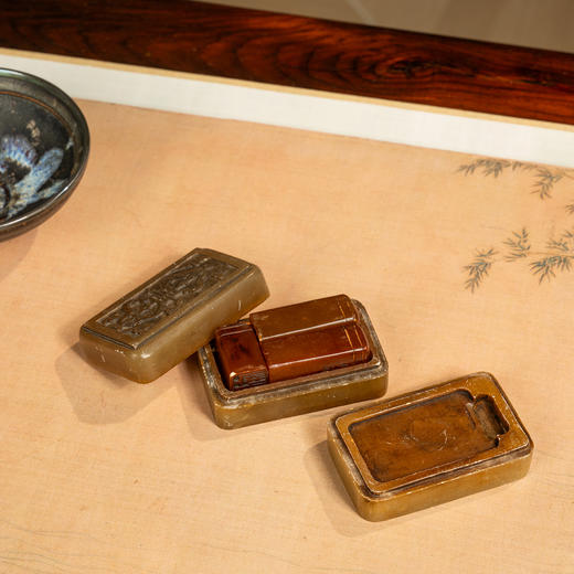 清	寿山石印章及砚（蝠寿纹双层盖盒） 商品图3