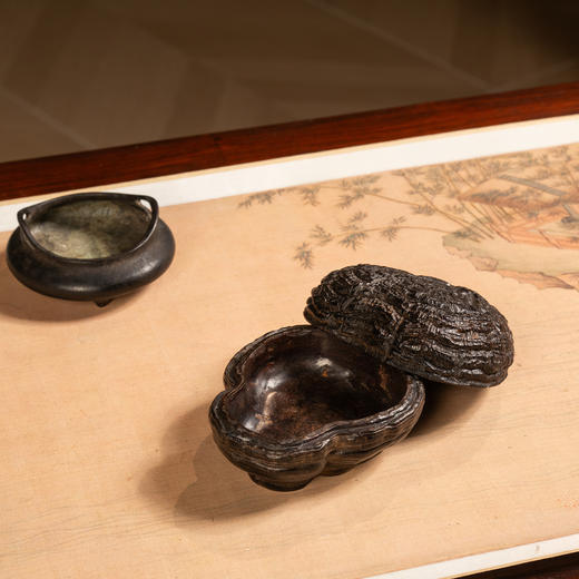 清	紫檀配沉香木雕灵芝纹随形香盒 商品图2