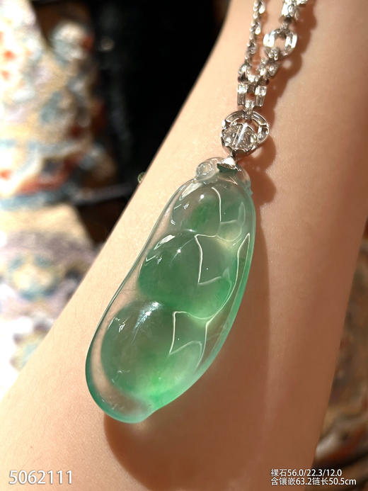 玻璃种飘翠福豆吊坠【5062111】具体价格微信咨询 商品图2