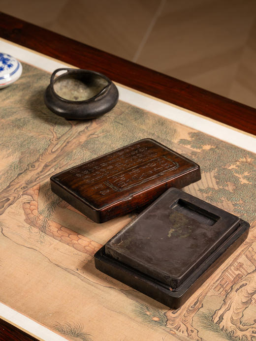 清	茫父铭长方一字池老坑端砚（红木砚盒） 商品图2