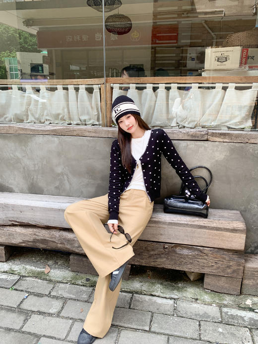 【149元任选2件】现货！黑色波点v领短款毛衣开衫 商品图6