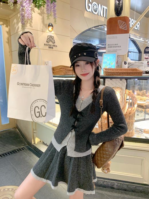 【129元任选2件】现货！深灰色假两件V领上衣 or 半裙 商品图11