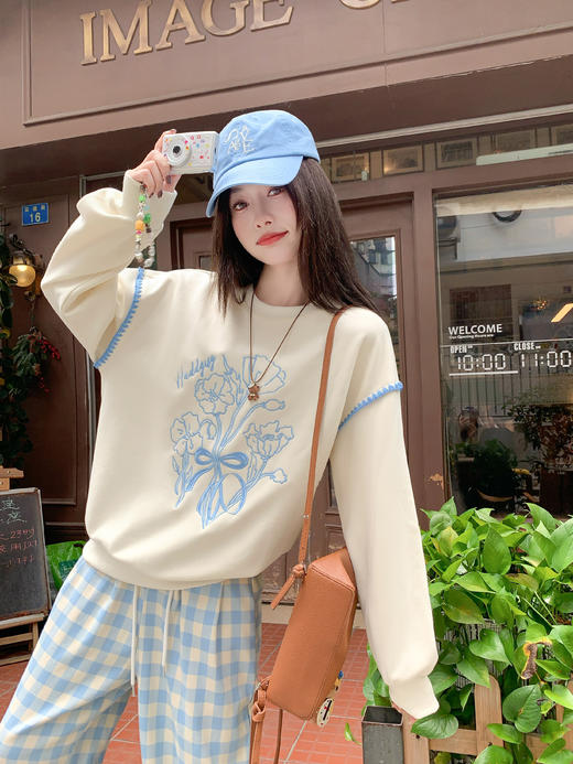 【169元任选2件】现货！杏色蓝色绣花圆领卫衣 商品图12