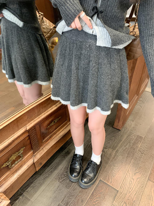 【129元任选2件】现货！深灰色假两件V领上衣 or 半裙 商品图14