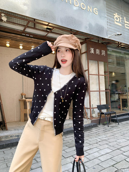 【149元任选2件】现货！黑色波点v领短款毛衣开衫 商品图9