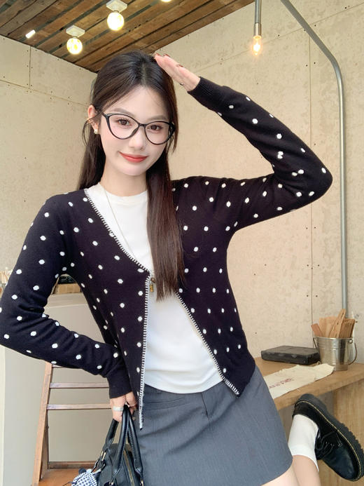 【149元任选2件】现货！黑色波点v领短款毛衣开衫 商品图10