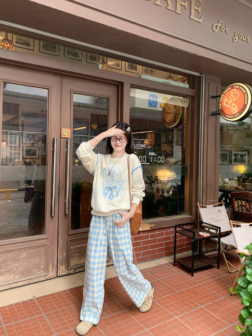 【169元任选2件】现货！杏色蓝色绣花圆领卫衣 商品图13