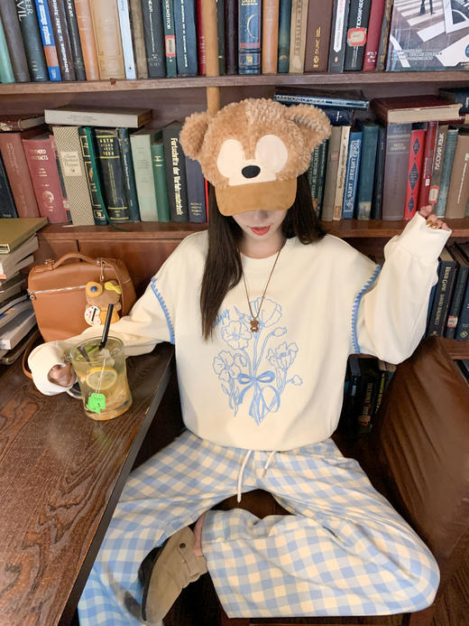 【169元任选2件】现货！杏色蓝色绣花圆领卫衣 商品图5