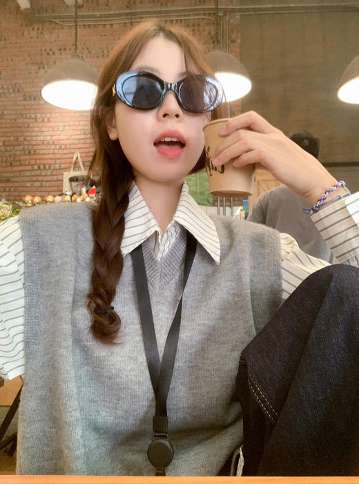 <曾小咸推荐> 现货秒杀！微信超特价！灰色v领针织马甲 日常139.99 立减70 秒杀69.99！条纹衬衫 日常179.99 立减90 秒杀89.99！ 商品图5