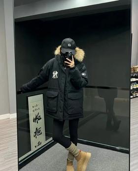 MLB冬季中长情侣款徽标毛领连帽长袖加厚羽绒服