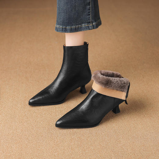 【预售5天】冬季新款黑色短靴洋气羊皮毛一体气质百搭中筒高跟鞋马丁靴女DS&693 商品图0