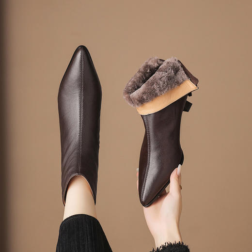 【预售5天】冬季新款黑色短靴洋气羊皮毛一体气质百搭中筒高跟鞋马丁靴女DS&693 商品图1