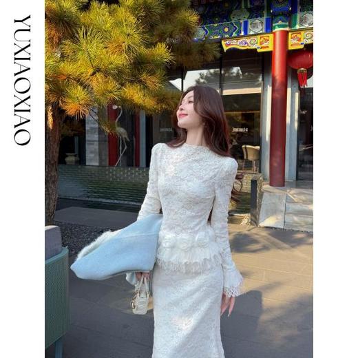 余潇潇【玫瑰纯恋】法式浪漫蕾丝陶瓷烫钻立体花朵修身上衣&长半裙 商品图3