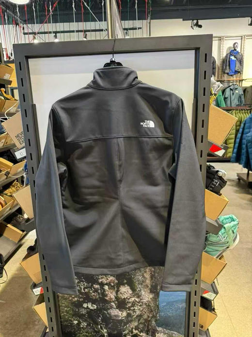 The North Face北面防风软壳 女款冲锋衣外套 始祖鸟同款材质，5折了！只要799 里面薄绒 柔软又挺括 商品图1