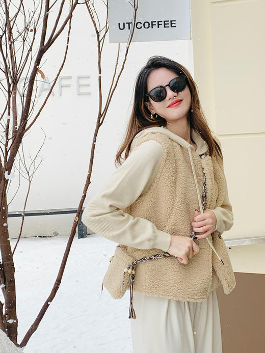 【百图lulu定制】【羊羔毛马甲】【赠斜挎包】暖绒绒 暖和 清新 羊羔毛 马甲 商品图4