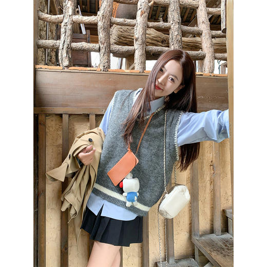 <曾小咸推荐> 现货秒杀！微信超特价！灰色v领针织马甲背心 日常179.99 立减100 秒杀79.99！ 商品图2