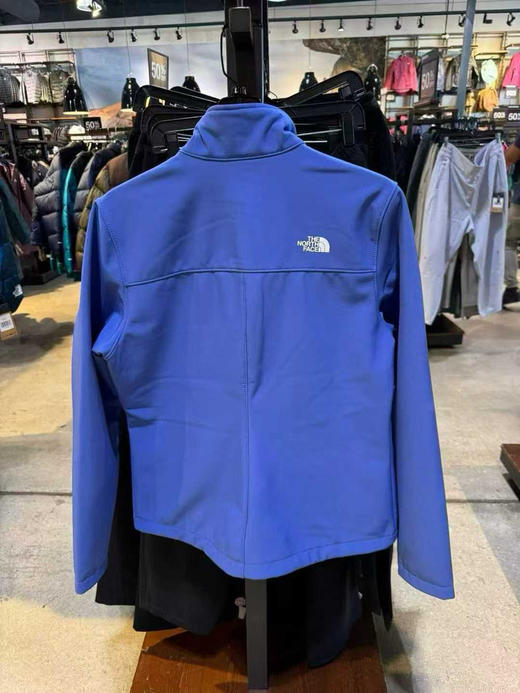 The North Face北面防风软壳 女款冲锋衣外套 始祖鸟同款材质，5折了！只要799 里面薄绒 柔软又挺括 商品图7