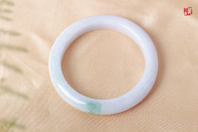 天然翡翠手镯 圈口：58mm