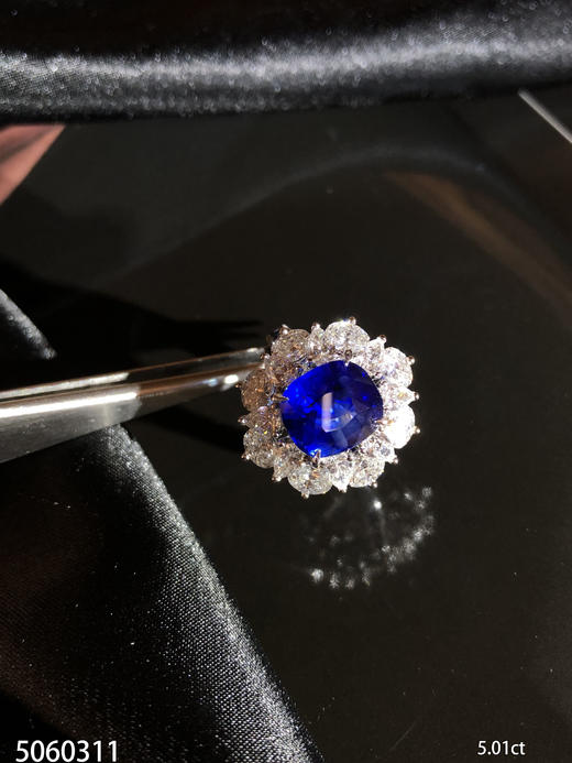 5.01ct蓝宝石钻石戒指，产自斯里兰卡【5060311】具体价格微信咨询 商品图0