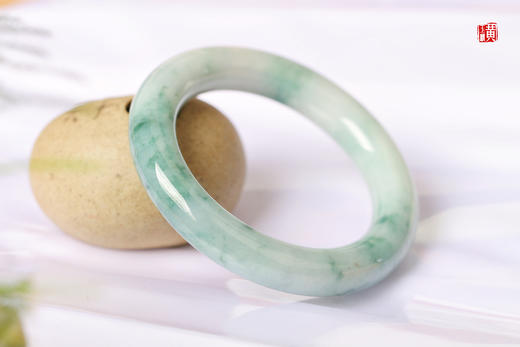天然翡翠手镯 圈口：55mm 商品图1